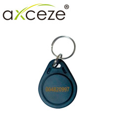 LLAVERO DE PROXIMIDAD AX-TAG100 MARCA AXCEZE FRECUENCIA DE 125KHZ ENCAPSULADO NEGRO CON CODIGO ESCRITO AL FRENTE LECTURA EFECTIV
